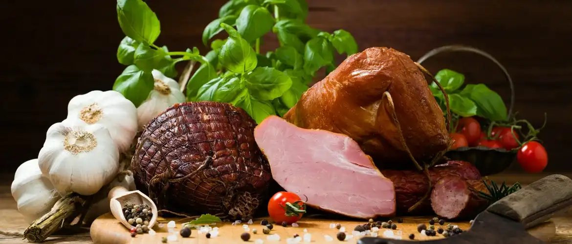 Wędliny, czosnek i inne przyprawy